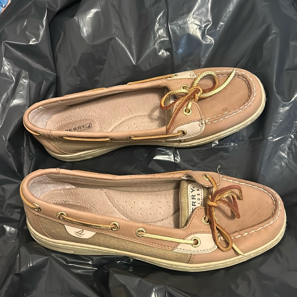 Women’s sperrys size 9